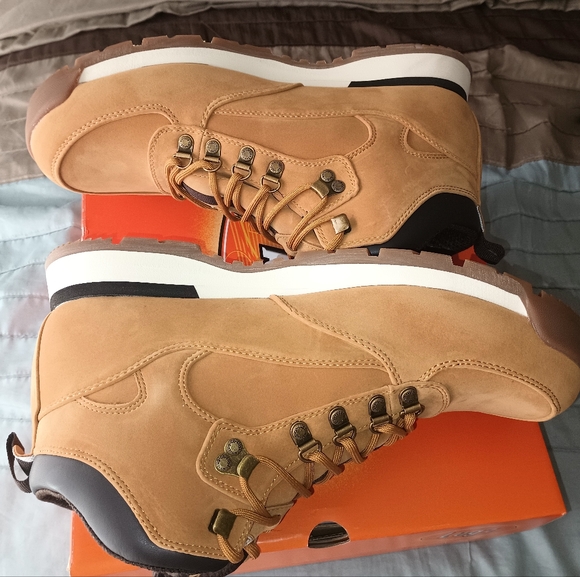 Size 12 men Green Timberland boots and lugz boots free with purchase - Picture 15 of 15